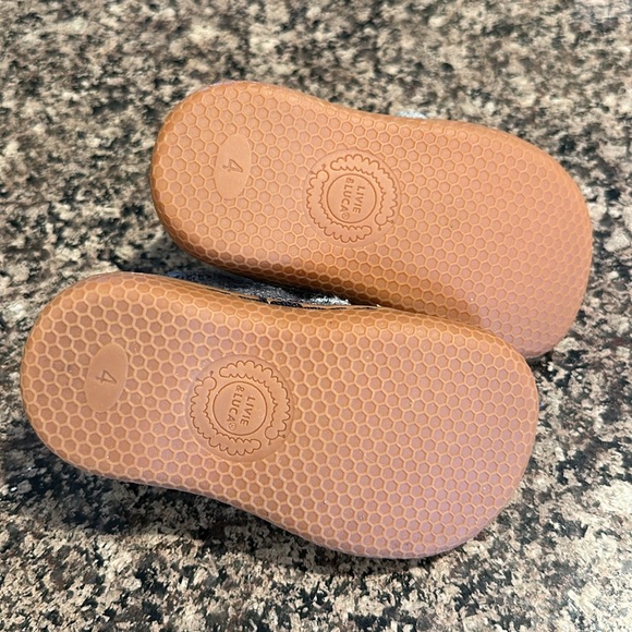 Livie & Luca Size 4 Toddler Hayes Dusty Blue Textile Velcro Sneaker Chambray EUC - Picture 4 of 7